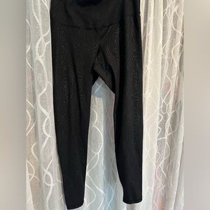 Old Navy Go Dry Black Pattern Leggings Size Large